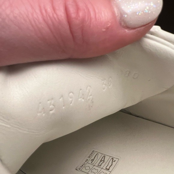 Lovely Gucci Ace sneakers in EXCELLENT condition. Size 38 EU (8 US) - Picture 10 of 11